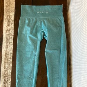 NVGTN size M, barely worn seamless workout leggings
